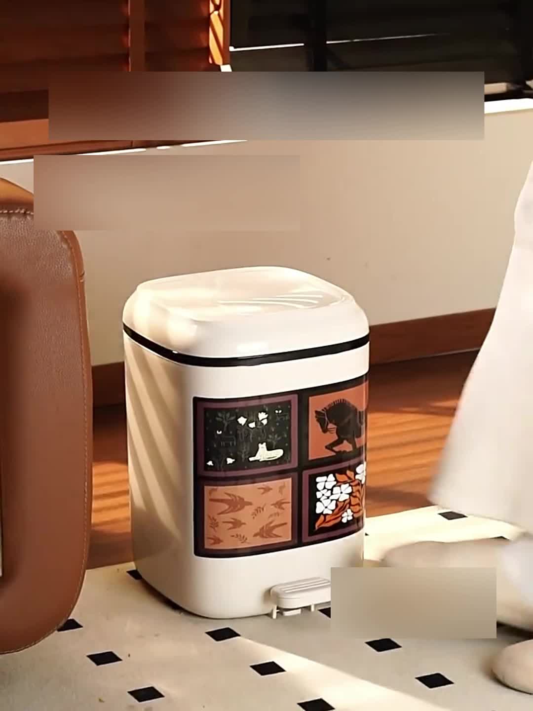 20L\u002F5.28Gal, a Covered Trash Can, Plastic Kitchen Waste Bin, Office Trash Can with an Inner Bucket, Foot-Operated Bathroom Bin, Kitchen Compost Bin, Featuring Unique Patterns And Exquisite Design, Available in White And Burgundy